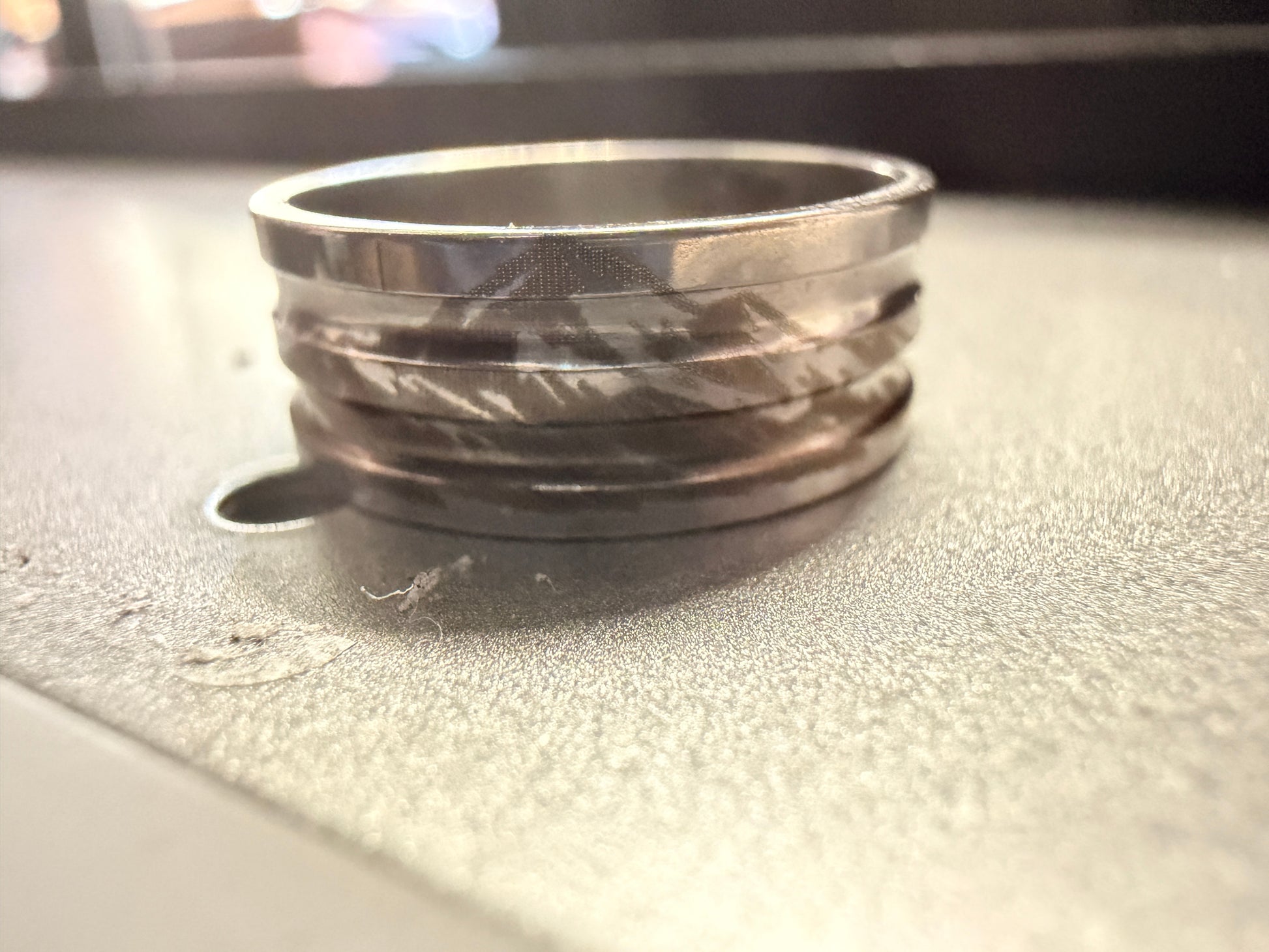 Edelstahlring mit Bergketten-Gravur